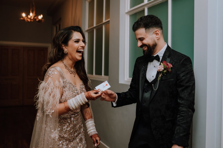 wedding magician at Bredenbury Court Barns